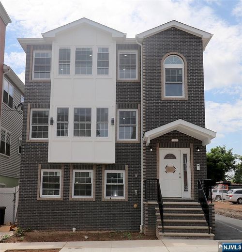 32 Garibaldi Ave, Newark, NJ, 07114-2110 | Card Image