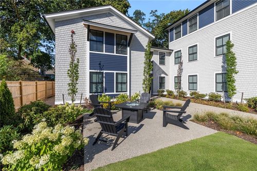 203-32 Exchange St, East Greenwich, RI, 02818-3904 | Card Image