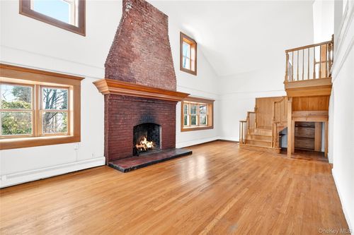 24 Old Knollwood Rd, White Plains, NY, 10607-1808 | Card Image