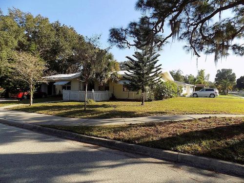 2695 S East Ave, SARASOTA, FL, 34239-4614 | Card Image