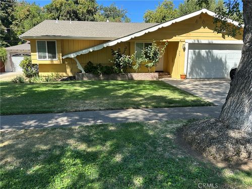 525 E 27th St, Merced, CA, 95340-3054 | Card Image