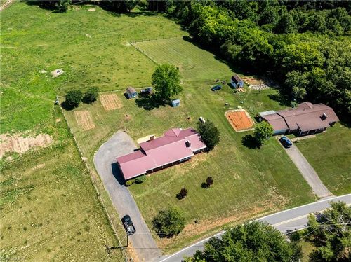 5800 Bethel Rd, Jonesville, NC, 28642-9552 | Card Image