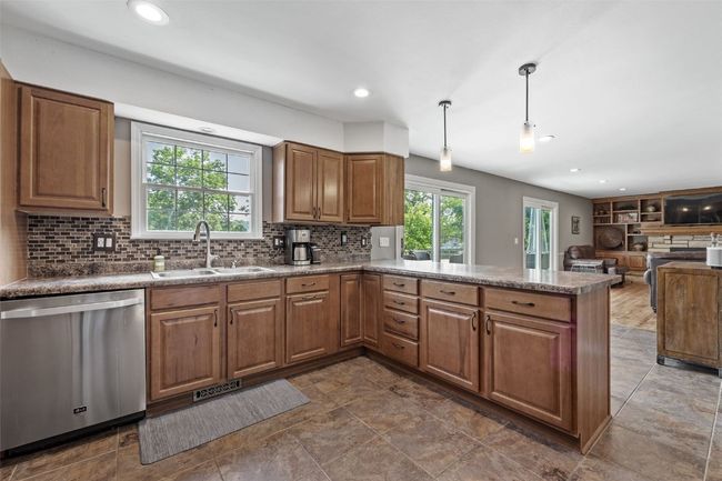114 Tomahawk Trl, House other with 4 bedrooms, 4 bathrooms and null parking in Cedar Rapids IA | Image 17