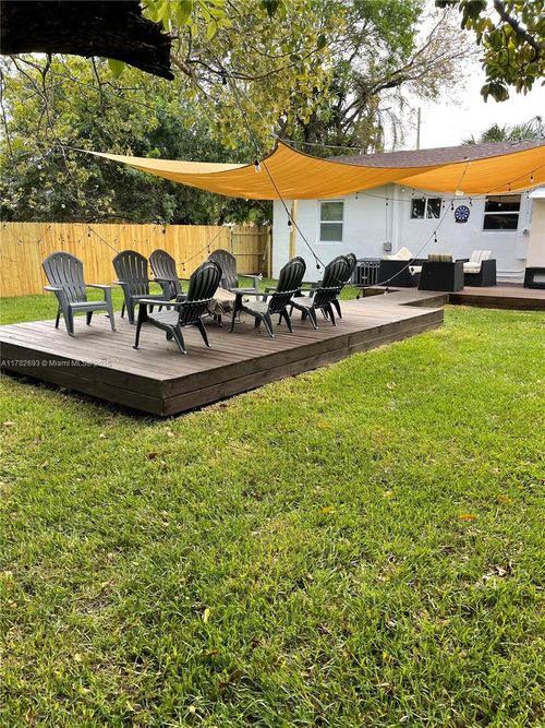 261 Nw 46th St, Miami, FL, 33127-2666 | Card Image