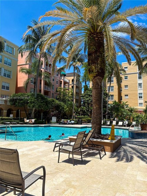 5605-19701 E Country Club Dr, Aventura, FL, 33180-4806 | Card Image