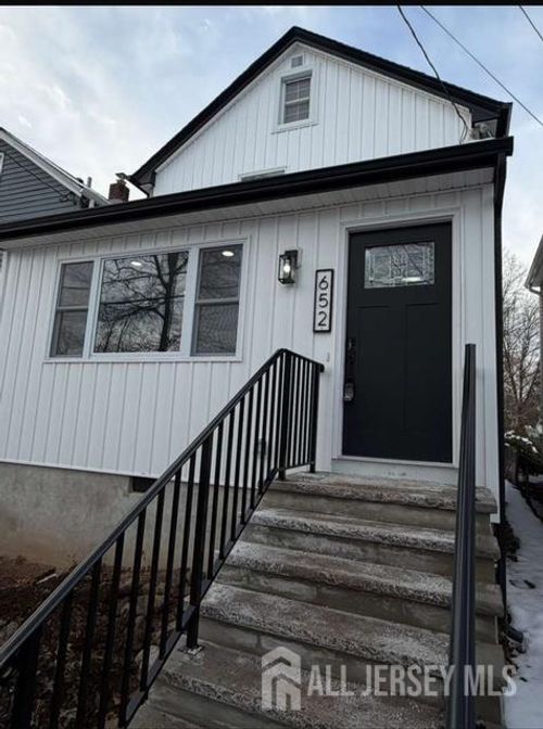 652 W Broad St, Westfield, NJ, 07090-4109 | Card Image