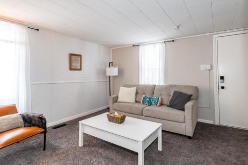 132 Washington Ave, Urbana, OH, 43078-1727 | Card Image