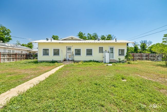 804 S Concho Ave, House other with 4 bedrooms, 2 bathrooms and 2 parking in Sonora TX | Image 23