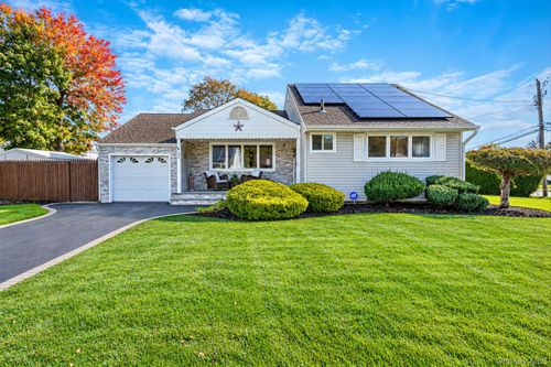 33 Gaulton Drive, Babylon, NY, 11703 | Card Image
