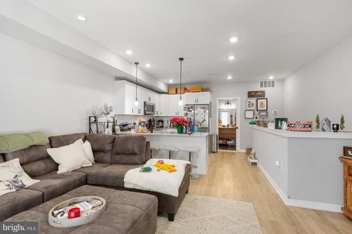 1r-919 N 15th St, PHILADELPHIA, PA, 19130-1622 | Card Image
