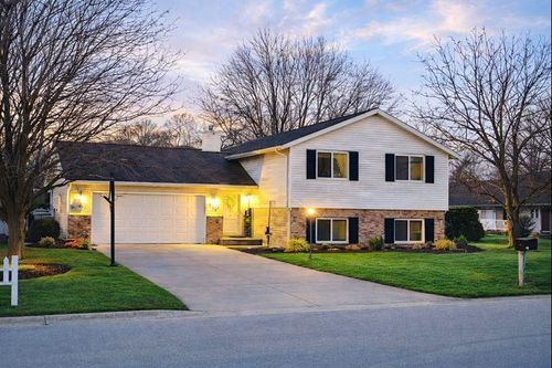 828 Pleasant Way, SEYMOUR, WI, 54165 | Card Image