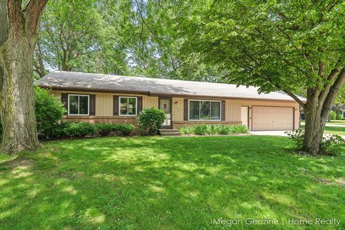 195 Surry Oak Dr, Holland, MI, 49424-2138 | Card Image