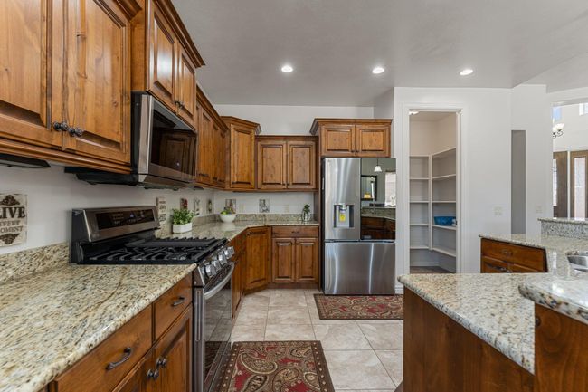 Kitchen Stove / Oven | Image 11