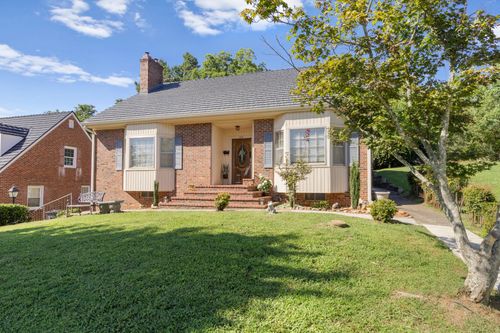 102 W Lawn St, McMinnville, TN, 37110-2424 | Card Image