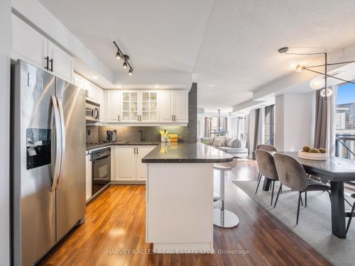 1309-140 Simcoe St, Toronto, ON, M5H4E9 | Card Image