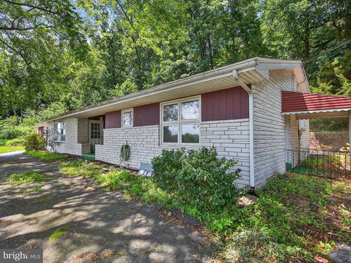 2135 Old Lancaster Pike, REINHOLDS, PA, 17569-9139 | Card Image
