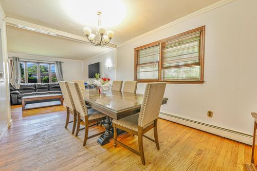 82 Coventry Gdns, Lynbrook, NY, 11563-3131 | Card Image