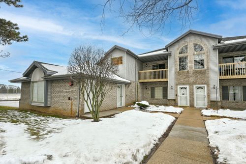 unit-4-9390 W Loomis Rd, Franklin, WI, 53132-8228 | Card Image