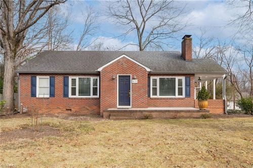 635 Oak Summit Rd, Winston Salem, NC, 27105-1741 | Card Image