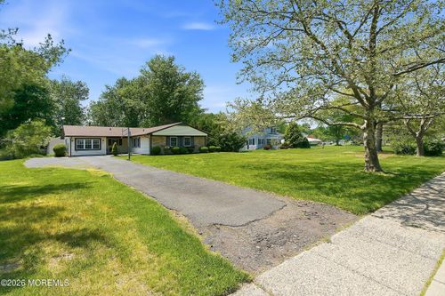 28 Maxwell Ln, Manalapan, NJ, 07726-2909 | Card Image