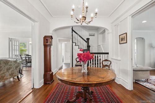 134 Old Mamaroneck Rd, White Plains, NY, 10605-2413 | Card Image