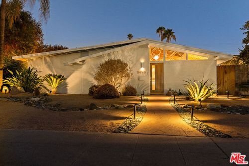 19748 Victory Blvd, Woodland Hills, CA, 91367-2828 | Card Image