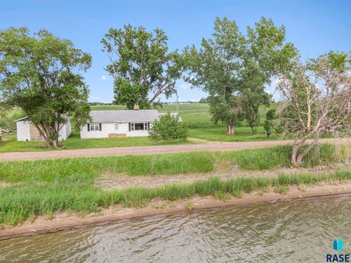 1540 Territorial Rd, Madison, SD, 57042 | Card Image