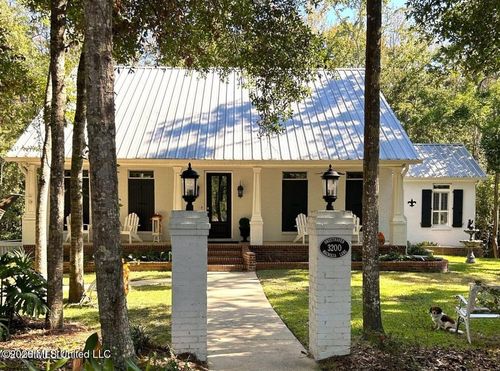 3200 Magnolia Ln, Ocean Springs, MS, 39564-8581 | Card Image