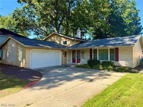 28096 Edgepark Dr, North Olmsted, OH, 44070-1746 | Card Image