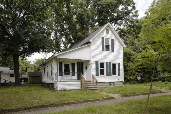 Dwight Ave, Kalamazoo, MI 49048
