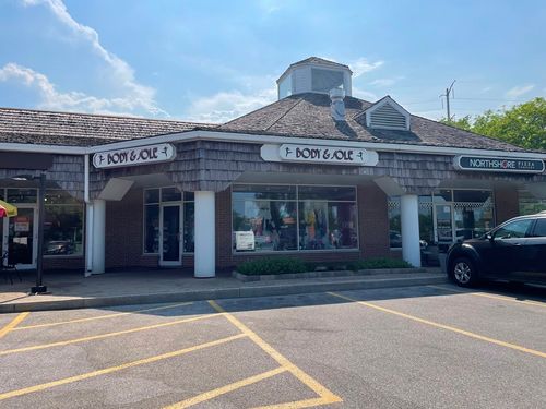 300 Happ Rd, Northfield, IL, 60093-3463 | Card Image