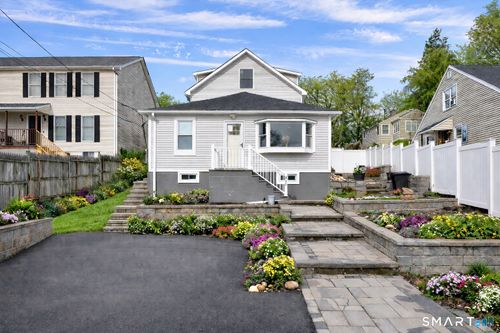 198 Castle Ave, Fairfield, CT, 06825-5432 | Card Image