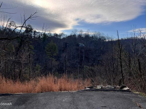 2333 Willow Ln, Sevierville, TN, 37862-8609 | Card Image