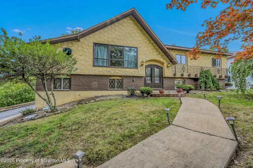 736 Oak St, Taylor, PA, 18517-1304 | Card Image