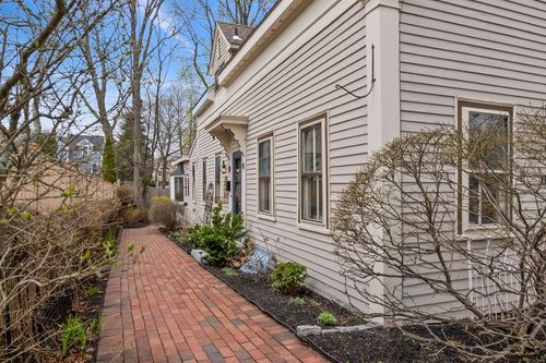 8 California St, Newburyport, MA, 01950 | Card Image
