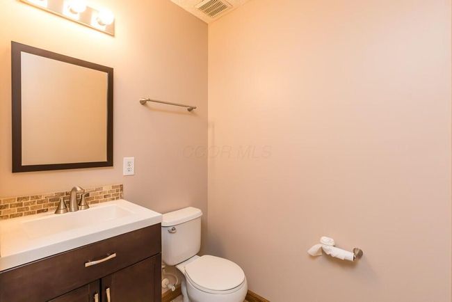 5975 Pennington Creek Dr, Condo with 3 bedrooms, 3 bathrooms and null parking in Dublin OH | Image 8