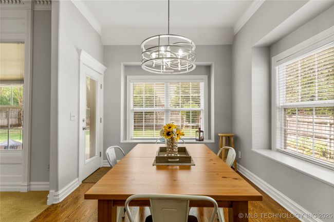 breakfast nook | Image 16