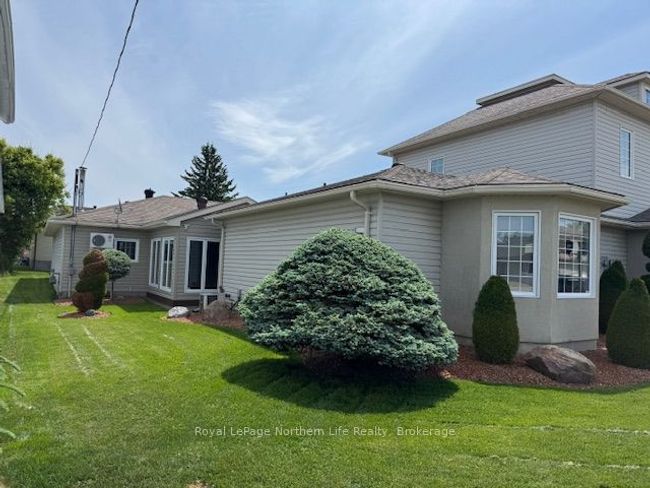 218 Nipissing St, House other with 3 bedrooms, 3 bathrooms and 6 parking in Sturgeon Falls ON | Image 4