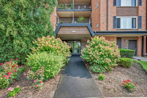 303-1217 S Old Wilke Rd, Arlington Heights, IL, 60005-2942 | Card Image