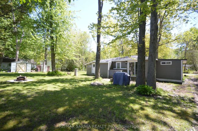 6208 London Rd, House other with 2 bedrooms, 1 bathrooms and null parking in Kettle And Stony Point Fn ON | Image 4