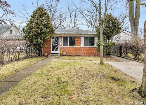 7518 Hazelton St, Dearborn Heights, MI, 48127-1544 | Card Image
