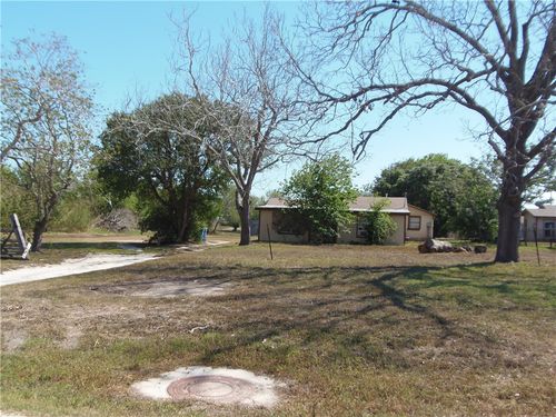 916 Marriott Dr, Portland, TX, 78374-2216 | Card Image