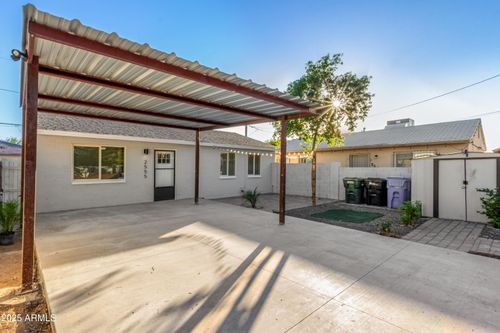 2555 E Mobile Ln, Phoenix, AZ, 85040-2643 | Card Image