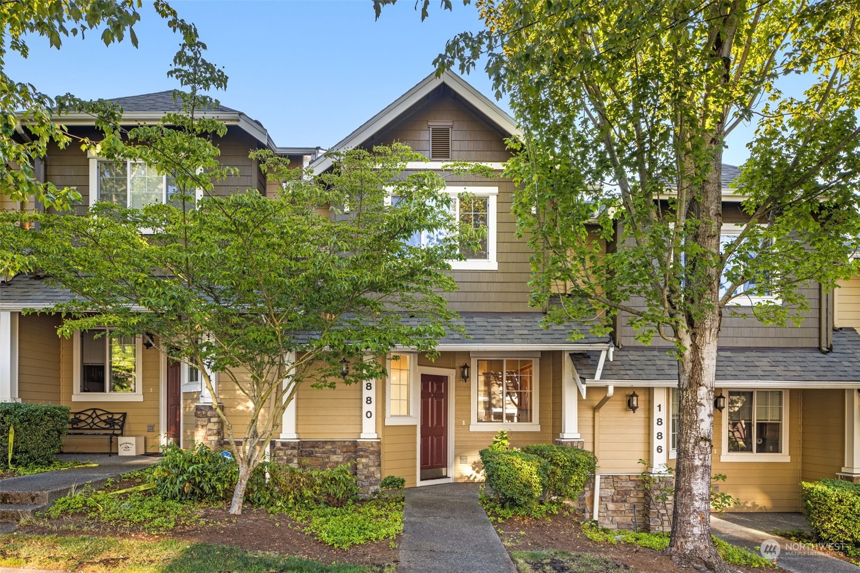 17th Ct, Issaquah, WA 98029