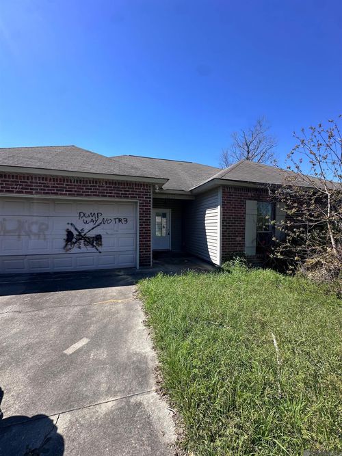 18235 Martha Dr, Zachary, LA, 70791-8216 | Card Image