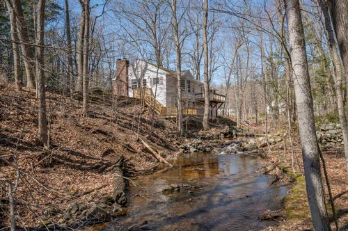 226 Amesbury Rd, Kensington, NH, 03833-5729 | Card Image