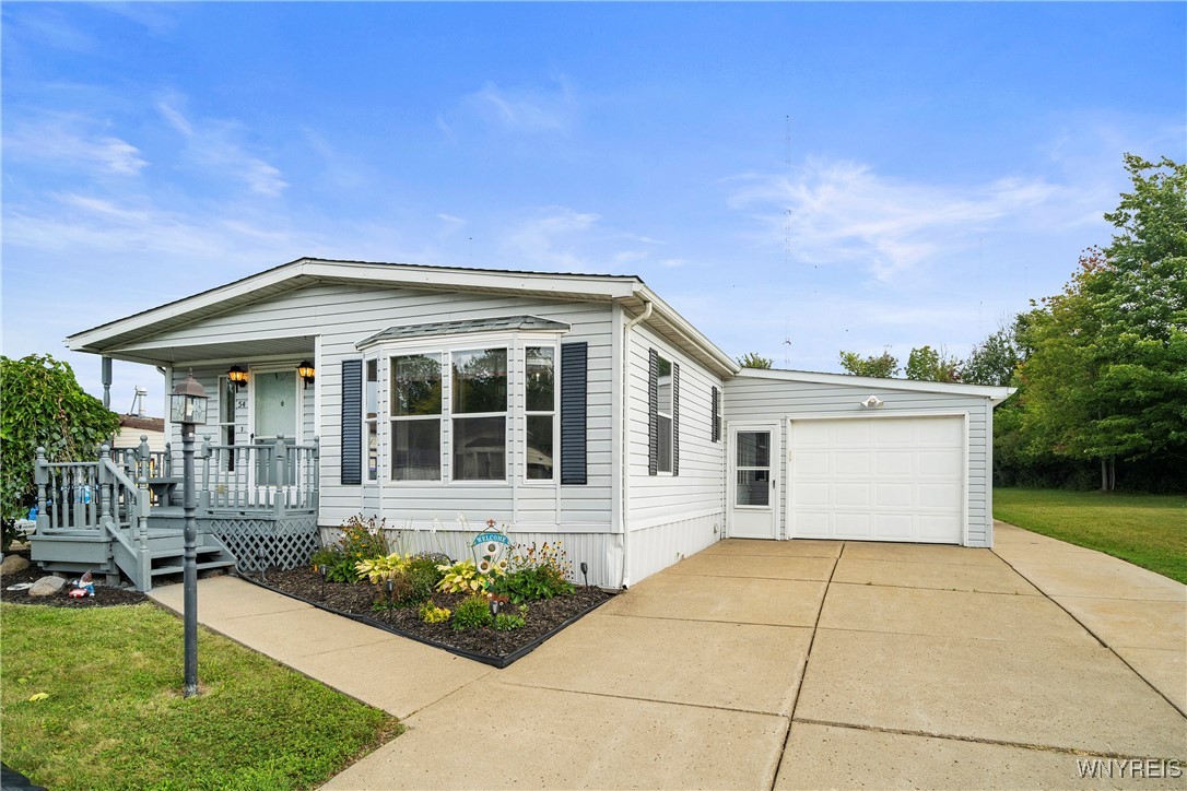 Eaglecrest Dr, Hamburg, NY 14075
