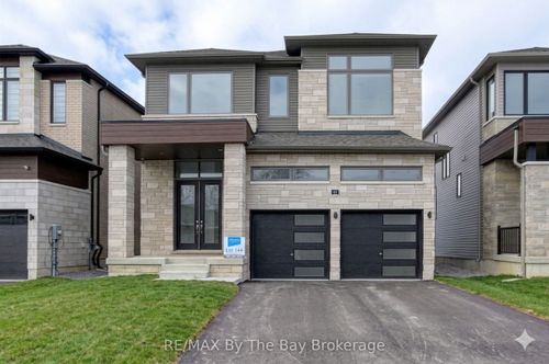 61 Rosanne Cir, Wasaga Beach, ON, L9Z0M8 | Card Image