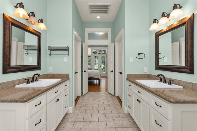 20802 Pecan Bend Rd, House other with 4 bedrooms, 4 bathrooms and 3 parking in Damon TX | Image 25
