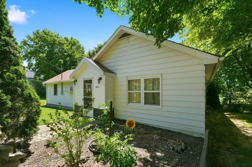 206 E Hardy St, Fremont, IN, 46737-2027 | Card Image